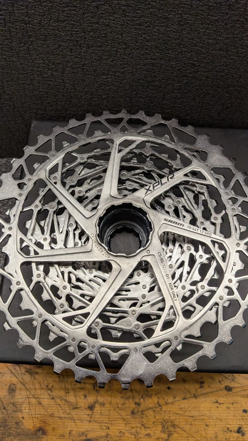 Sram kazeta XPLR + přehazovačka Apex XPLR AXS