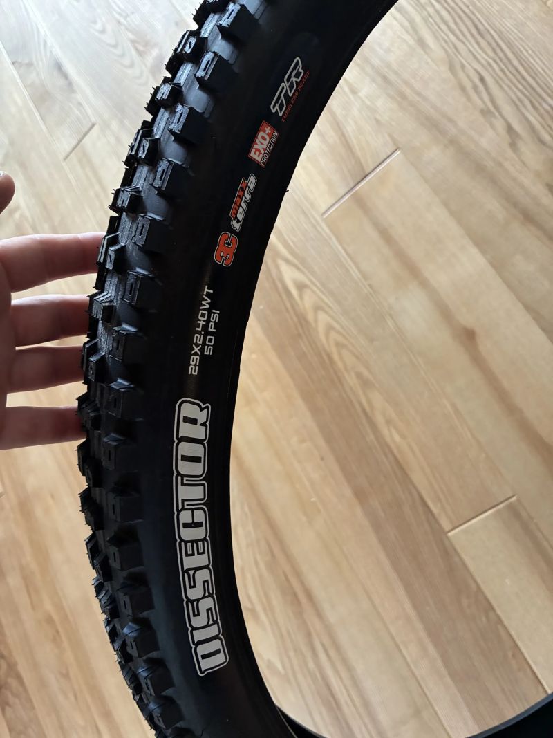 NOVY plášť Maxxis Dissector 29x2.40 WT EXO+ TR 3C