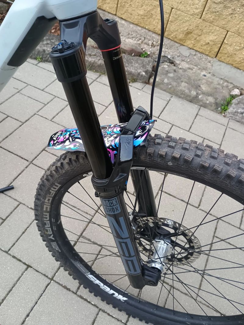Zkalibrovaná RockShox Zeb Select 29 Boost 180mm - polepeno folií
