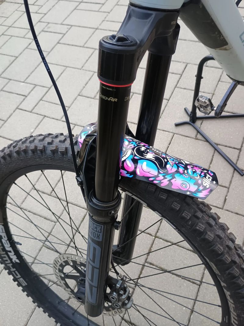 Zkalibrovaná RockShox Zeb Select 29 Boost 180mm - polepeno folií