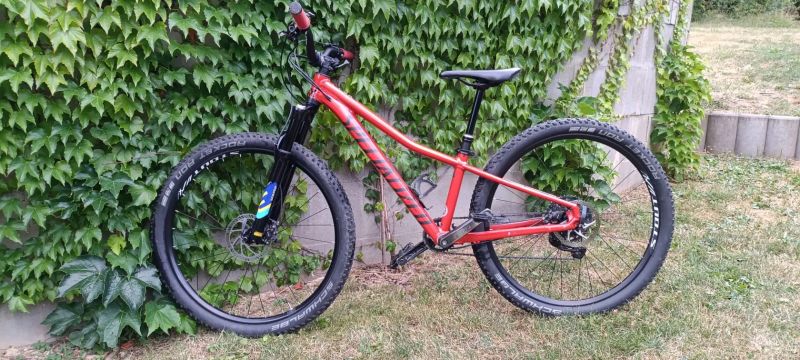 SPECIALIZED Rockhopper Comp 27.5 Gloss Redwood/Smoke 2022 XS (vidlice Epixon, teleskopická sedlovka)