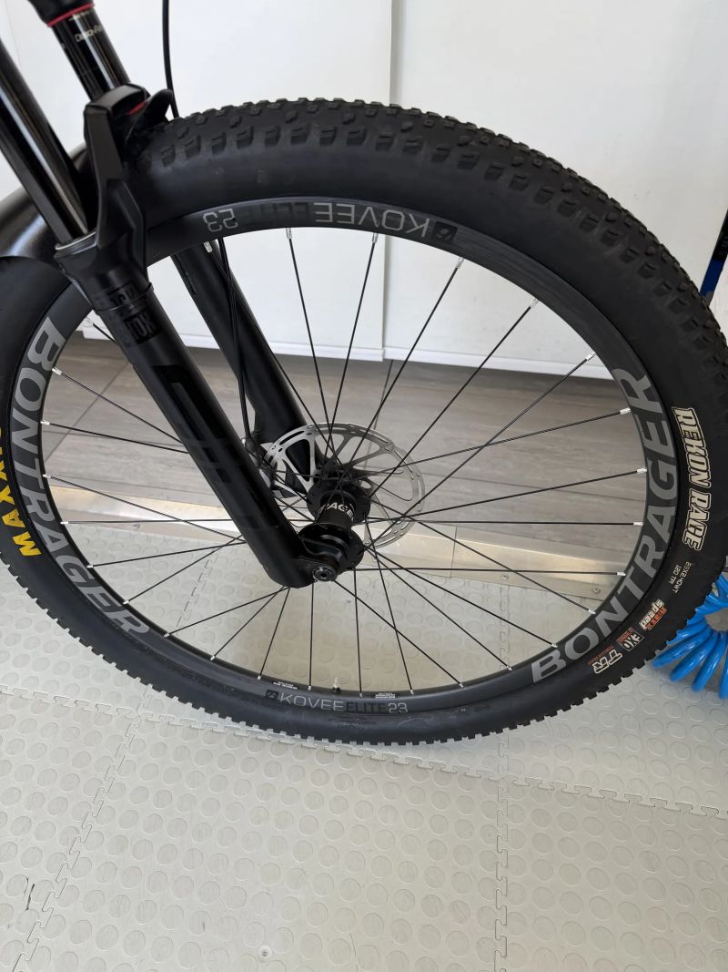 Trek SUPERCALIBER 9.7 + karbonové kola Kovee Elite 23