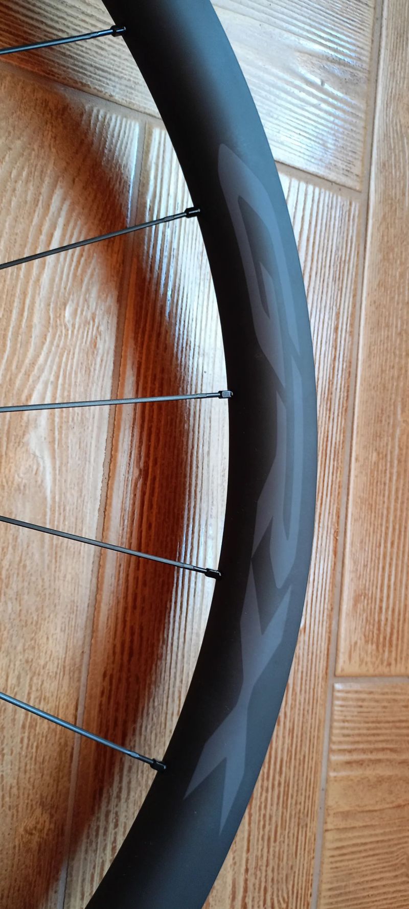 Nová karbonová gravel kola Shimano GRX WH-RX870