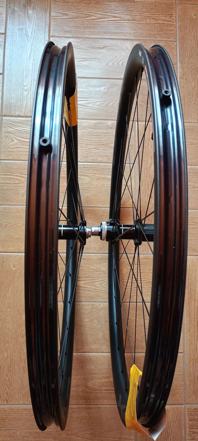 Nová karbonová gravel kola Shimano GRX WH-RX870
