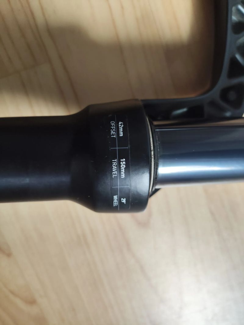 RockShox Recon Silver RL 29" (Boost) – NA NÁHRADNÍ DÍLY / POŠKOZENÝ SLOUPEK