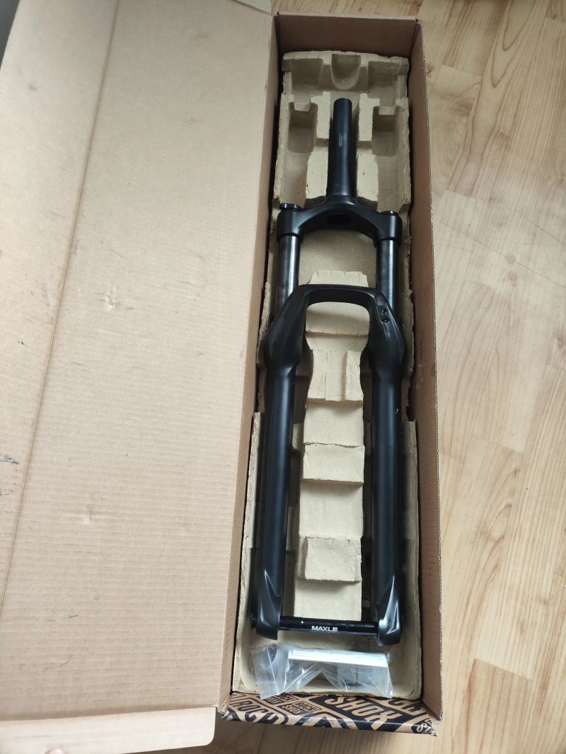 RockShox Recon Silver RL 29" (Boost) – NA NÁHRADNÍ DÍLY / POŠKOZENÝ SLOUPEK