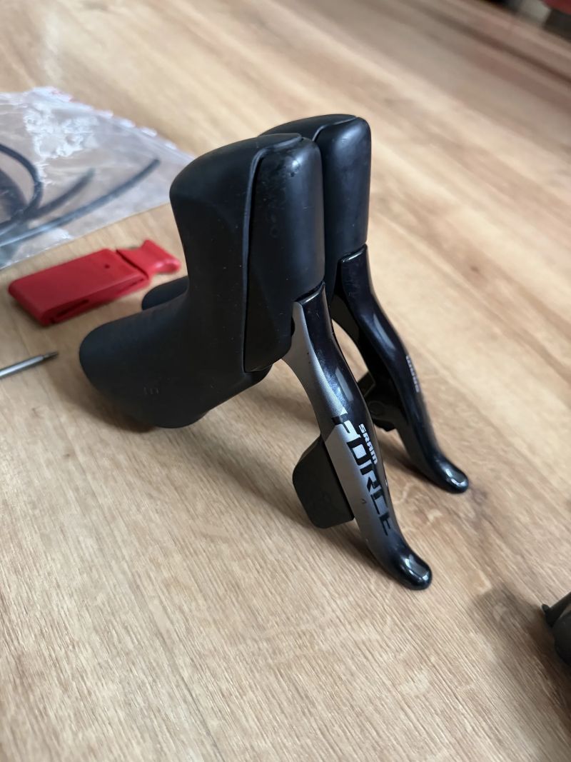 Páky a třmeny Sram Force AXS