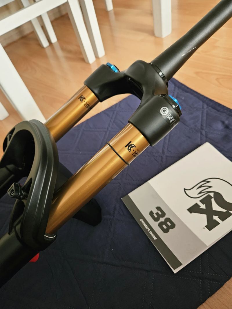 Novinka 2027 FOX 38 Factory Fit GripX2 GlideCore-Evol Kashima 160mm 29"