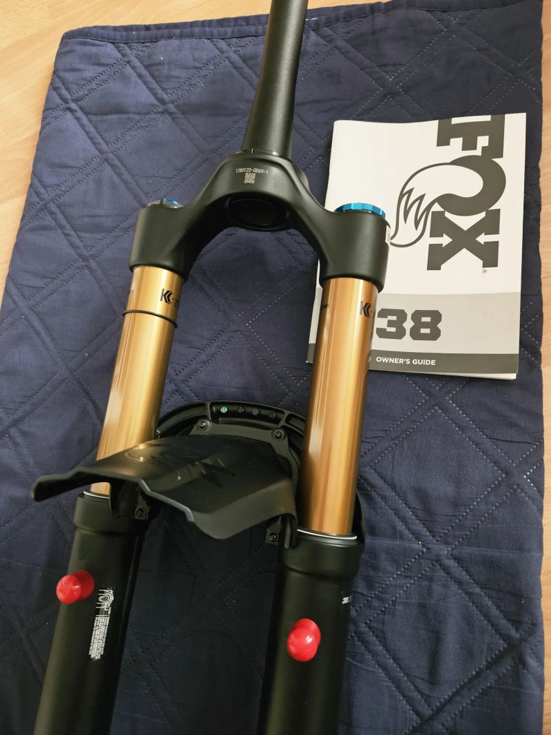 Novinka 2027 FOX 38 Factory Fit GripX2 GlideCore-Evol Kashima 160mm 29"
