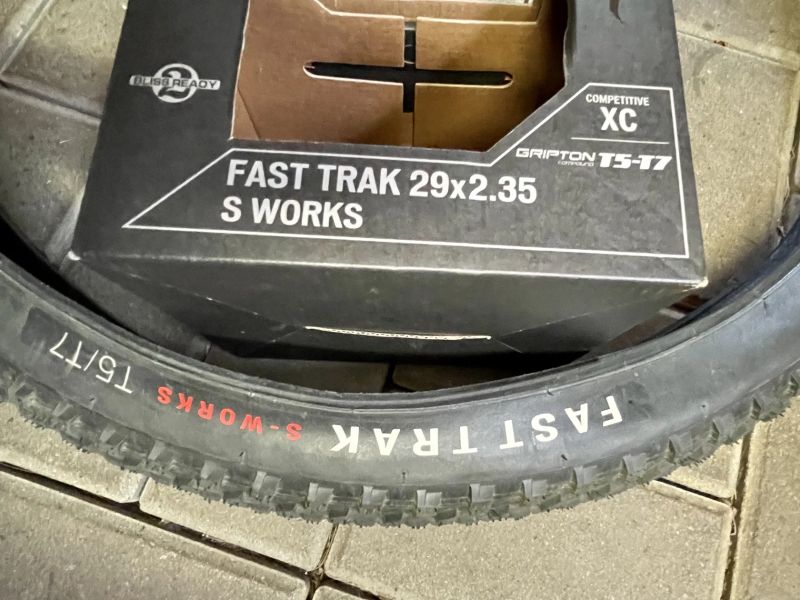 Specialized S-Works FAST TRAK a RENEGADE 29x2.35 T5/T7