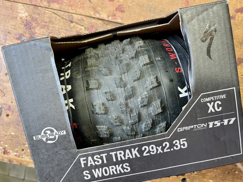 Specialized S-Works FAST TRAK a RENEGADE 29x2.35 T5/T7