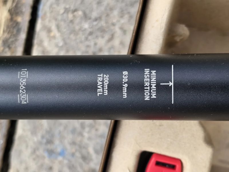 RockShox Reverb AXS 30,9 mm / 200 mm – téměř nová
