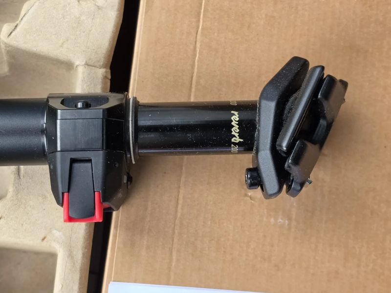 RockShox Reverb AXS 30,9 mm / 200 mm – téměř nová