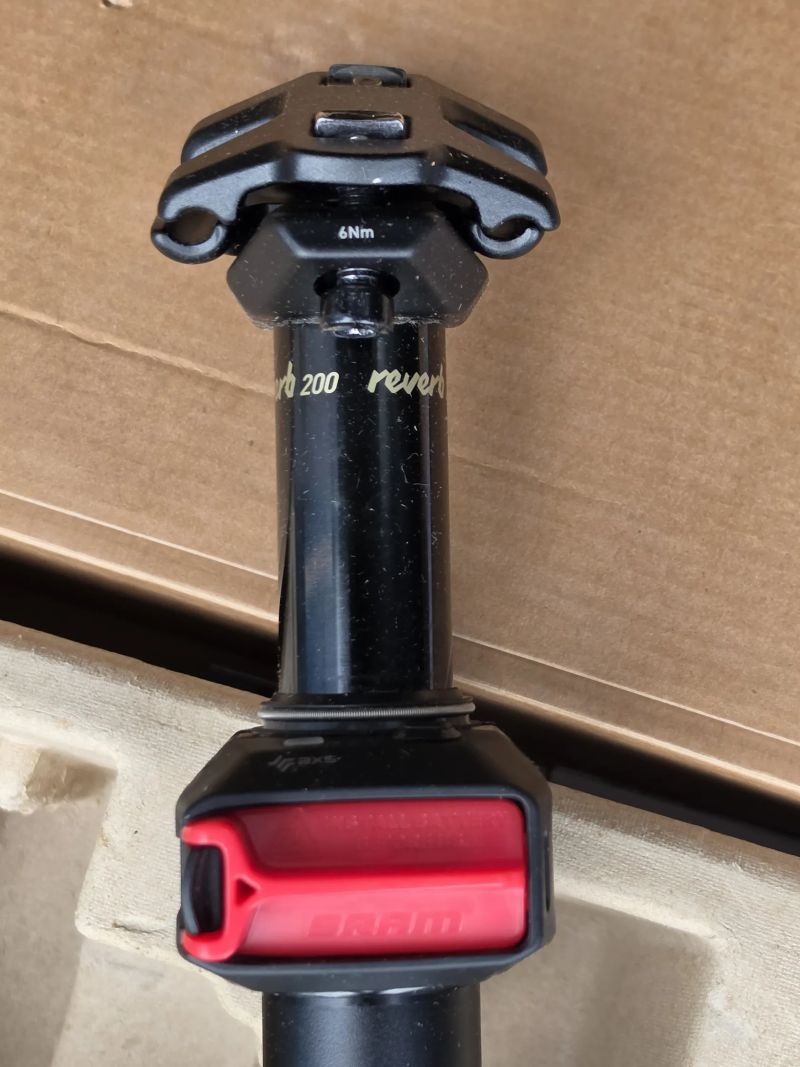 RockShox Reverb AXS 30,9 mm / 200 mm – téměř nová