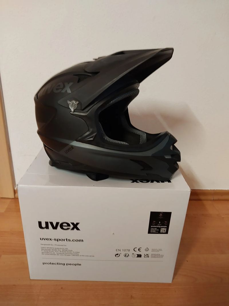 Prodám integrální Helmu Uvex 54-56 cm
