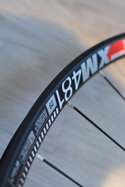 Zapletená kola MTB i SILNIČNÍ- DT SWISS, ENVE, E13, NOVATEC všech velikostí ***NOVÁ***