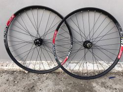 Zapletená enduro kola DT Swiss XM421 27,5" + Novatec D771SB / D772SB