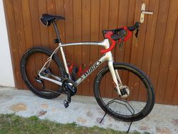 Prodám silniční rámovou sadu S-Works Roubaix SL4 (FACT11) na diskové brzdy, vel. 58 + komponenty
