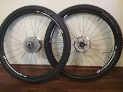 Prodam zapletena kola KTM Team CC,kazeta XTR,kotouce XTR,plaste Fast Trak