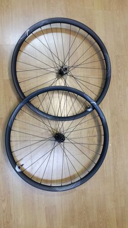 kAROBOVÁ ZAPLETENÁ KOLA GIANT PTRX-1C 27,5" 15/100MM A 12/142MM-ru