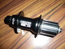 DT Swiss 350 a DT Swiss Hugi 240