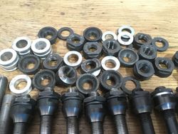 Campagnolo osy, kónusy a podložky