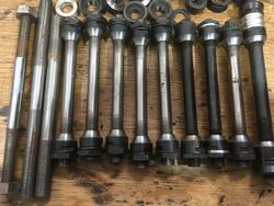 Campagnolo osy, kónusy a podložky