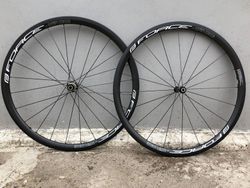 Zapletená kola FORCE karbon 33mm + Novatec AS511 / FS522 + Sapim - 1315g