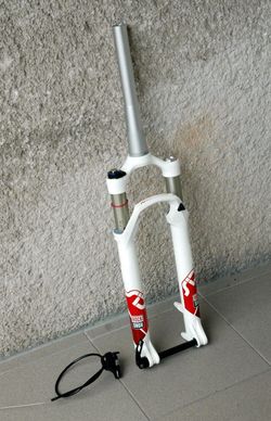 nová vidlice Rock Shox SID 26" vč. lockoutu