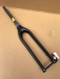 Vidlice CARBON 29" Tapered, pevná osa 15 mm