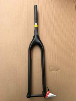 Vidlice CARBON 29" Tapered, pevná osa 15 mm
