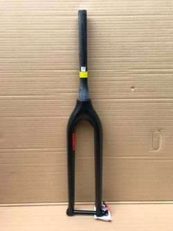 Vidlice CARBON 29" Tapered, pevná osa 15 mm