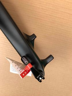 Vidlice CARBON 29" Tapered, pevná osa 15 mm