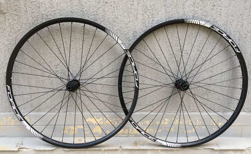 Zapletená MTB kola Force/Deore M6010 29" - černá/bílá