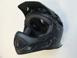 prodám NOVOU sjezdovou přilbu Specialized DEVIANT II velikost L (57-63 cm)