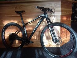 Karbonové MRX, 1x12 SRAM GX, DT SWIS KOLA, REBA vel. 18´´