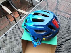 Dětská/juniorská helma Specialized LED, MIPS