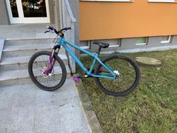 Dirt kolo na rámu Kona