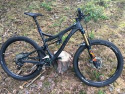 Pivot Mach6 carbon