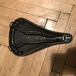 Sedlo Brooks B17