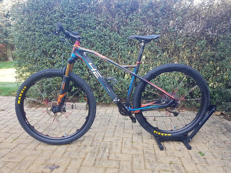 Horské kolo 4EVER, hardtail vel.rámu 19, vel.kol.29,carbon, špičkové osazení, váha 11kg vč.pedálů