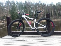 Specialized Epic PRO 2019 vel. M (barva: bílá/černá nebo barevná)