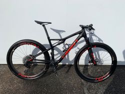 Epic s-works carbon/rocket red model 2019 vel L. TOP stav možný odpočet DPH ano.