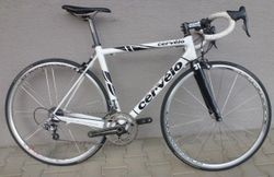 silniční Fullkarbon Cervelo R3, karbonová sada Campagnolo Record 10-SPEED