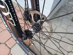Canyon NERVE AL 7.0 W , 26", dámské kolo, výbava XT, 120 mm zdvih. sedlovka ROCK SHOCK