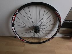 přední zapletené kolo - Remerxs 26 - náboj Shimono DEORE XT - HB-M756