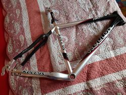 Rám Kellys 19,5", Alu-carbon