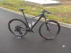 MRX X9, celokarbon, váha 10kg