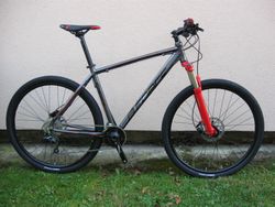 Nové nejeté 29" kolo na rámu Force Epigoni 20", vzduchová vidlice Suntour Raidon, Deore 2x10