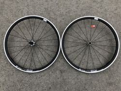 ZAPLETENÁ HLINÍKOVÁ KOLA DT SWISS SPLINE PR1600